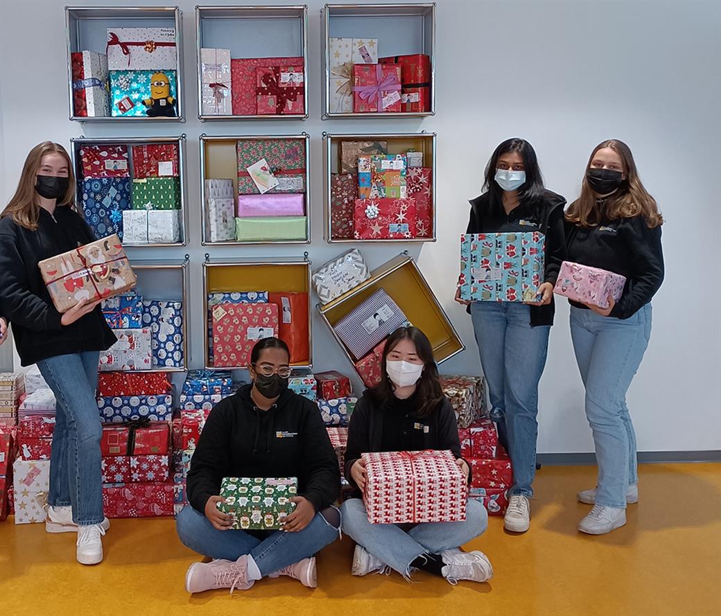 451 Weihnachtsgeschenke für Kinder in Not