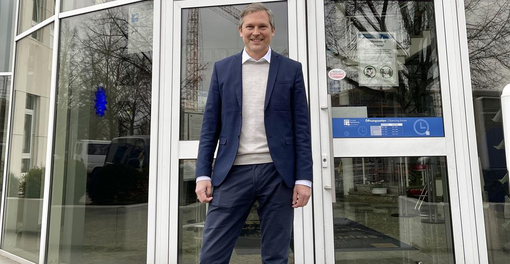 Prof. Florian Pfeffel zum Präsidenten der accadis Hochschule wiedergewählt